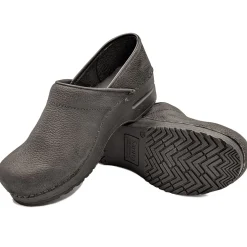 Sanita Professional Oiled Closed Clogs in Black (450206)