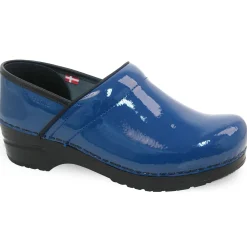 Sanita Professional Patent Closed Clogs in Navy (457406)