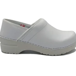 Sanita Professional Smooth Closed Clogs in White (1500006)