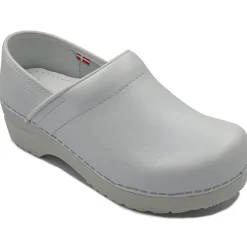 Sanita Professional Smooth Closed Clogs in White (1500006)