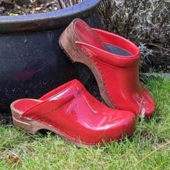 Sanita Retro Patent Danish Clogs in Red (457012)